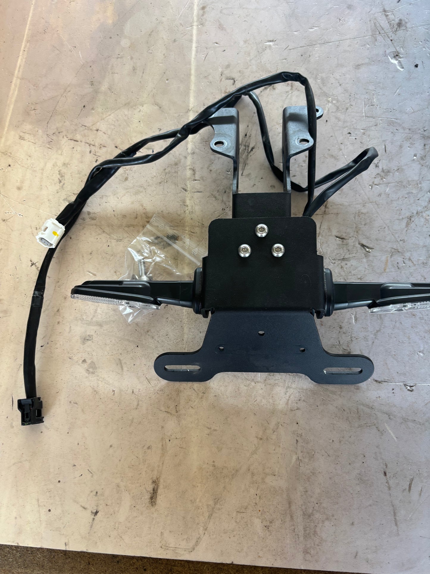 Support plaque court yamaha tracer 700 2020-2024