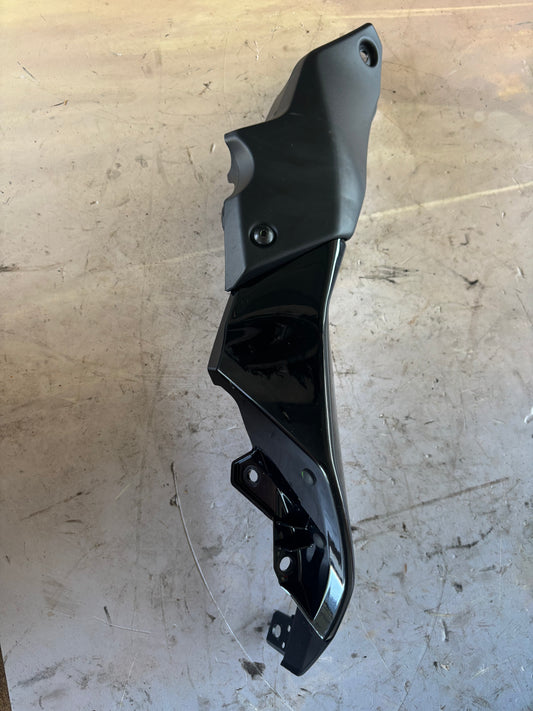 Carénage latérale arrière gauche yamaha tracer 700 2017-2024