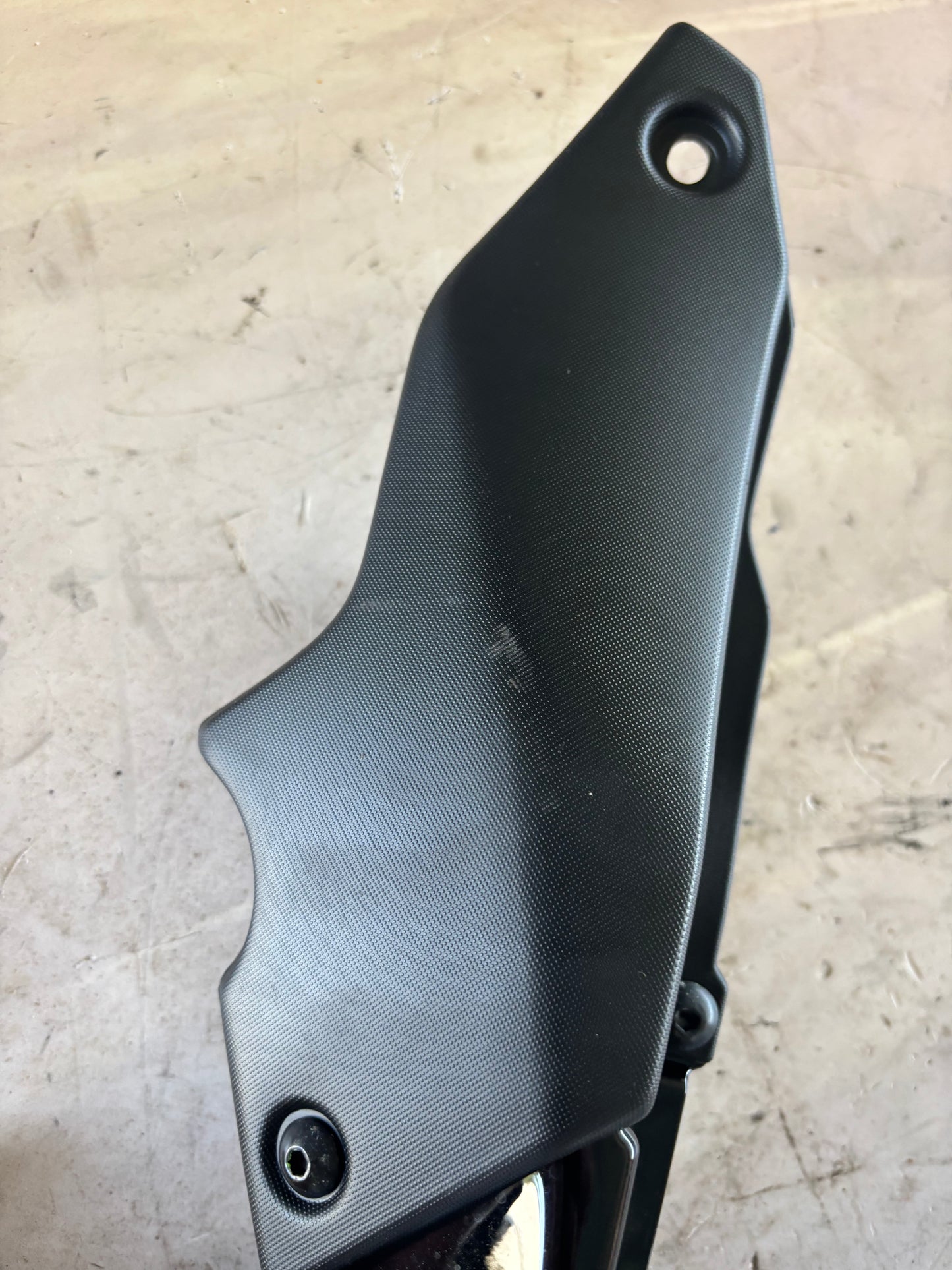 Carénage latérale arrière gauche yamaha tracer 700 2017-2024