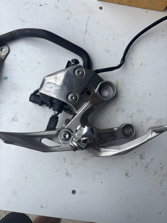 Platine conducteur droite frein Yamaha MT 09 2013/2020