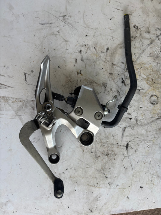 Platine conducteur droite pédale frein Yamaha tracer 900  2015/2020