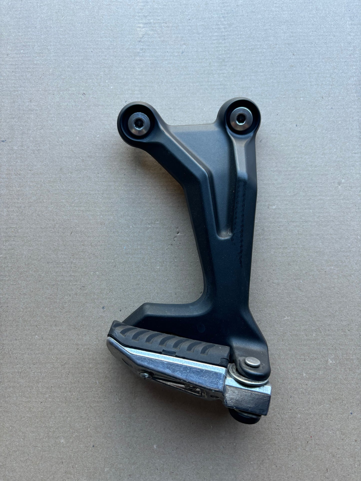 Platine repose pied passager arrière droite Kawasaki Z650 2017/2019