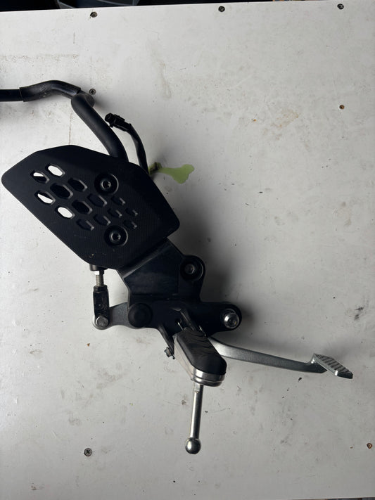 Platine système frein droite yamaha mt 07 mt07 2025