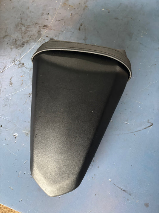 Selle passager Yamaha r7 2021-2024