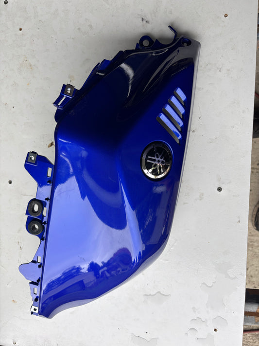 Coque carénage couvre réservoir gauche Yamaha r7 2021-2024