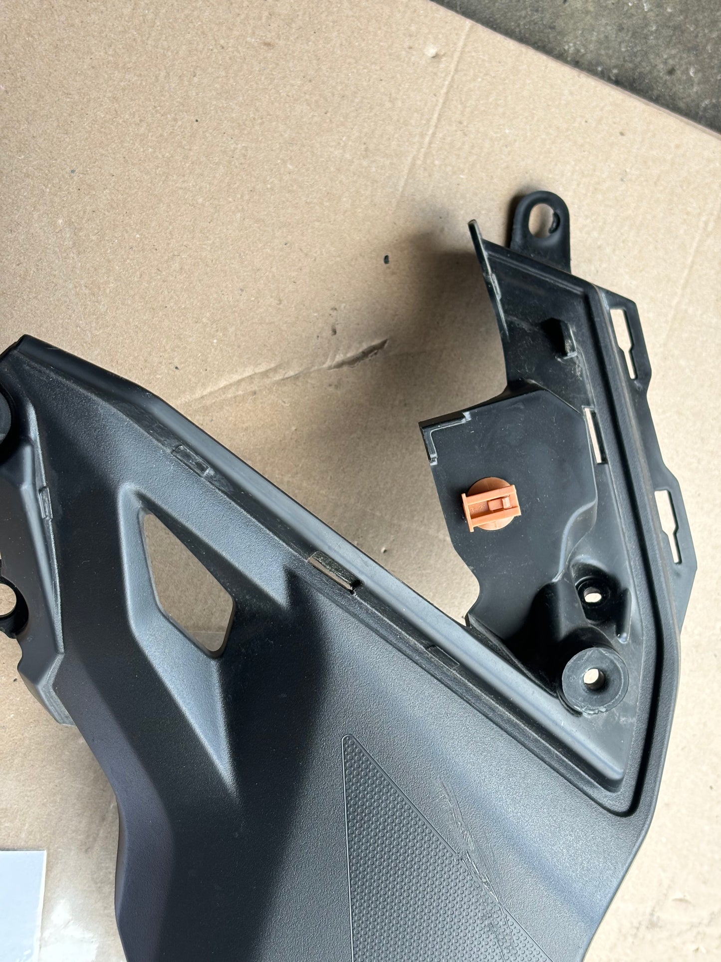 Support écope flanc Gauche Kawasaki z650 17/19