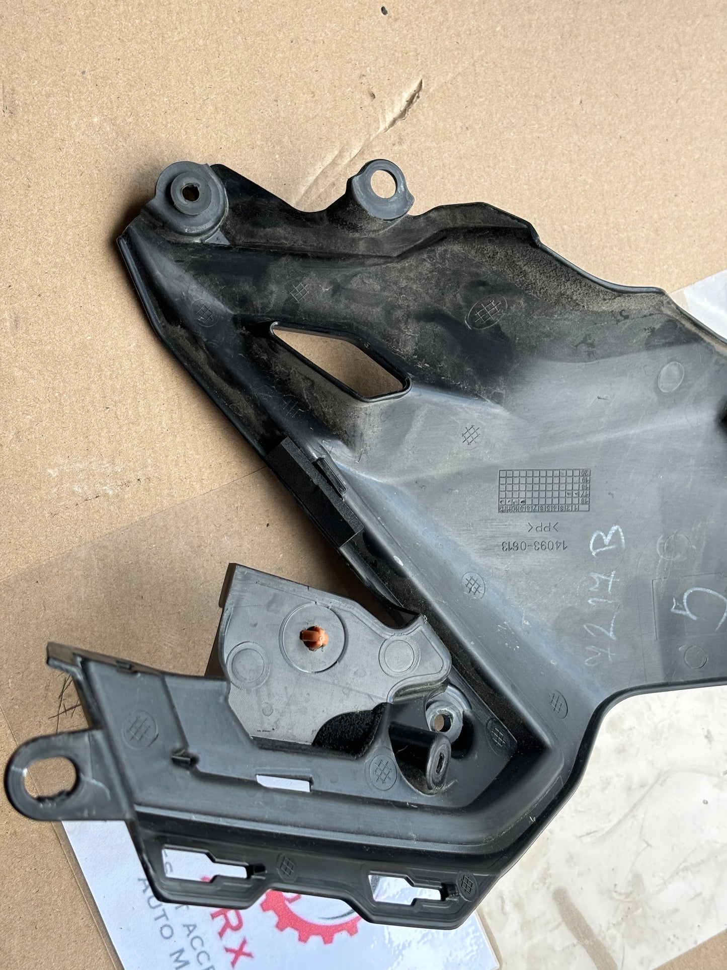 Support écope flanc Gauche Kawasaki z650 17/19