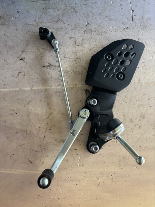 Platine Gauche sélecteur de vitesse yamaha mt 07 mt07 2025