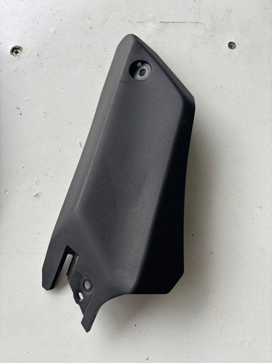 Carénage couvercle latérale droite  Yamaha r7 2021-2024 BEB282290000