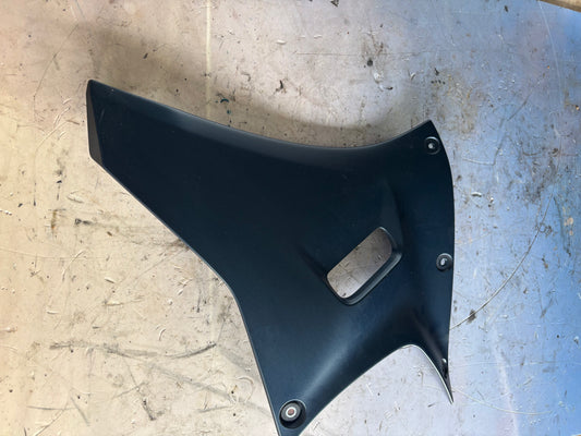 Carénage panneau flanc gauche inférieur  Yamaha r7 2021-2024 BEB2172G00P0