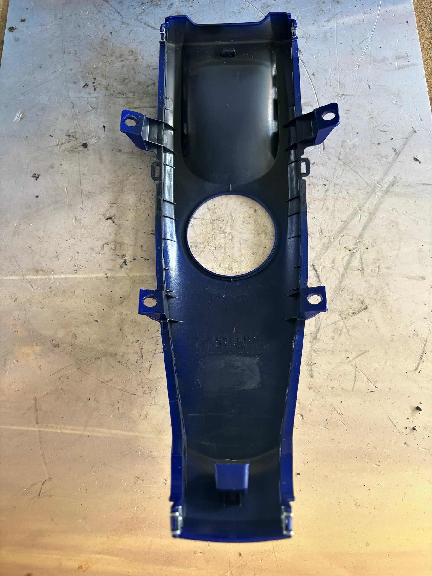Carénage cache centrale couvre réservoir Yamaha r7 2021-2024 BEB2171A00P00