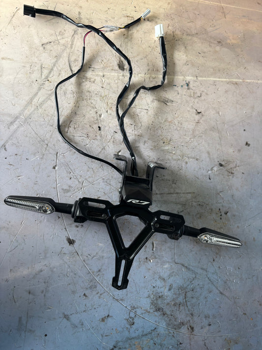 Support plaque court Yamaha parts r7 2021-2024 BEBFLPH00000