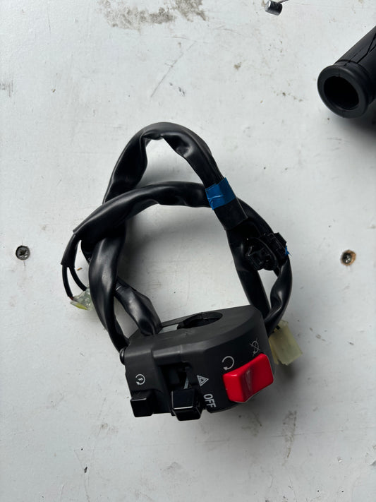 Commodo droit démarrage coupe circuit Yamaha r7 2021-2024