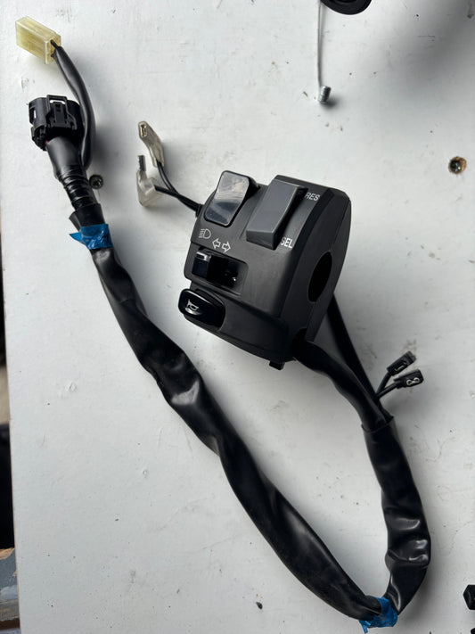 Commodo gauche phare Yamaha r7 2021-2024
