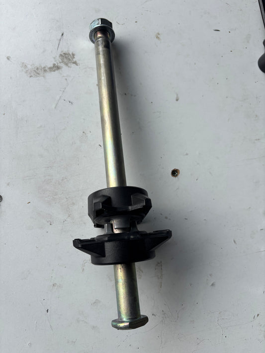 Axe roue arrière et protection tendeur chaîne  Yamaha r7 2021-2024