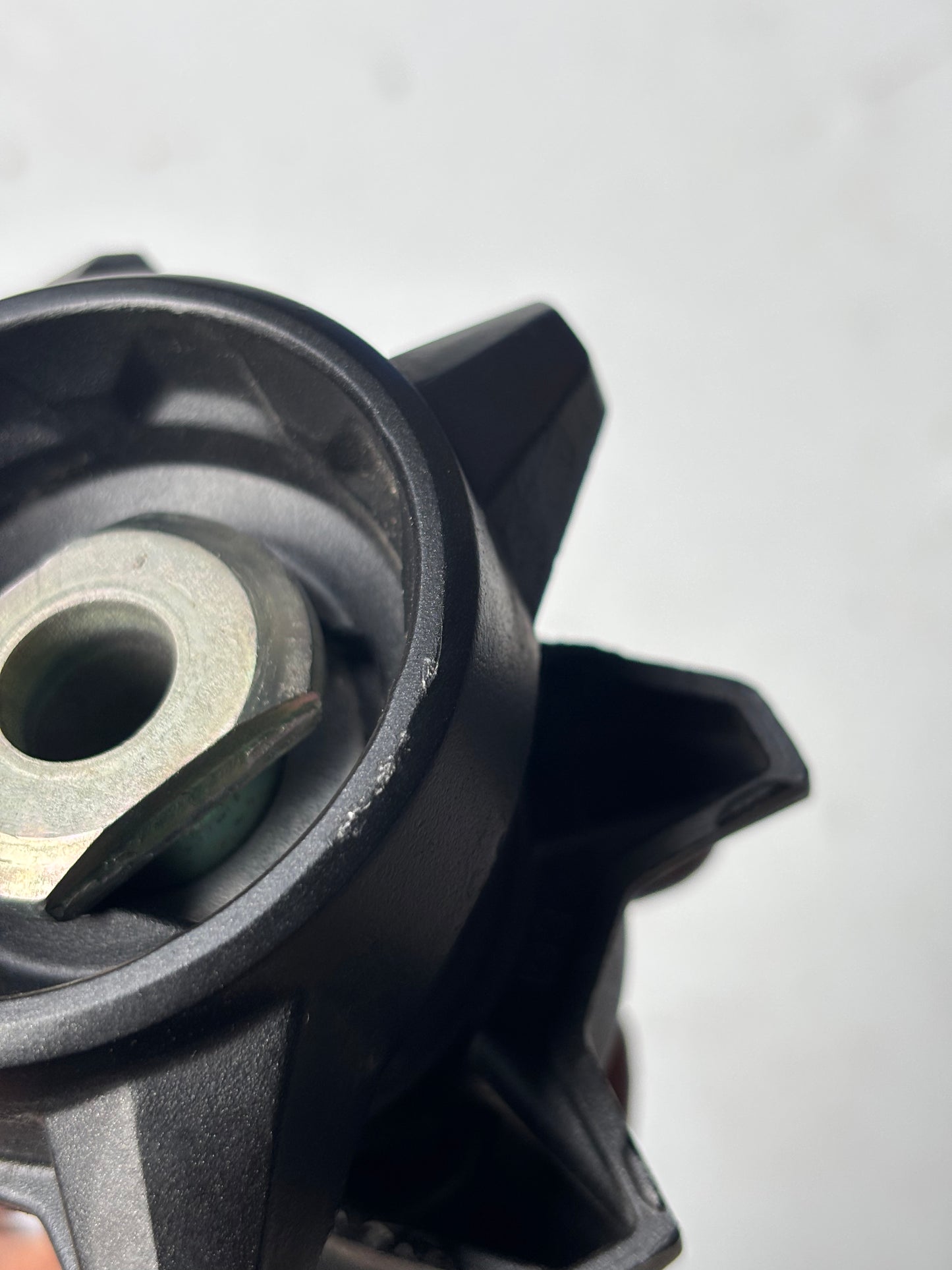 Axe roue arrière et protection tendeur chaîne  Yamaha r7 2021-2024