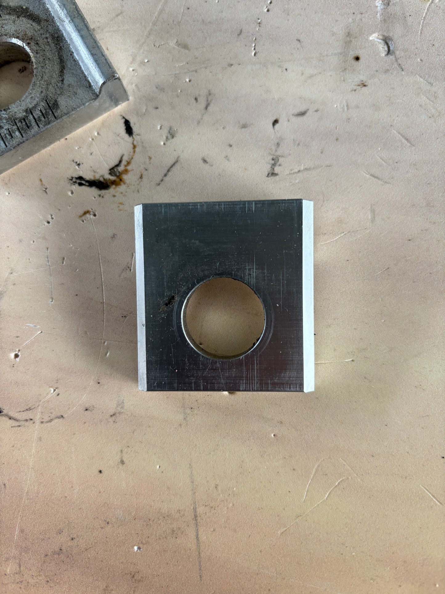 cale réglage tension chaîne axe roue arrière  mt09 mt09 yamaha
