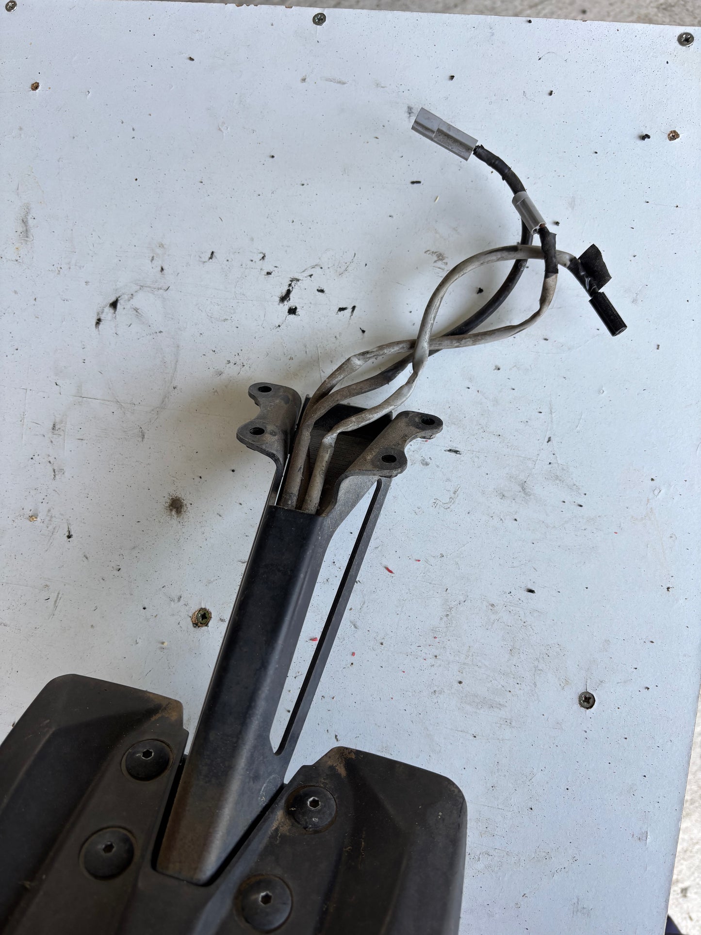 Support plaque immatriculation bavette  Yamaha tracer 900 2015/2020