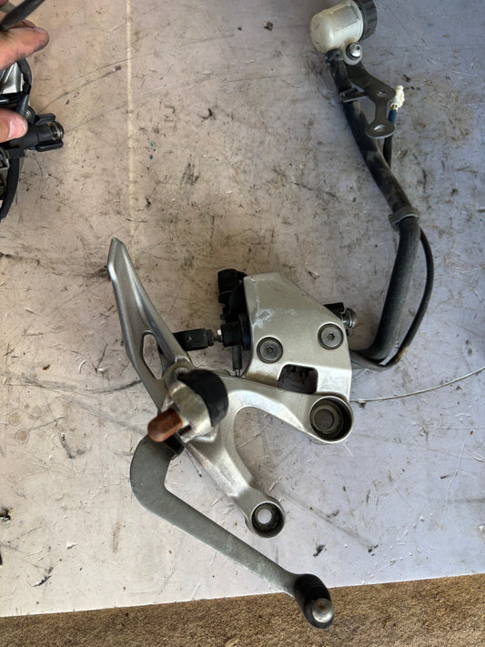 Platine conducteur droite pédale frein Yamaha tracer 900  2015/2020
