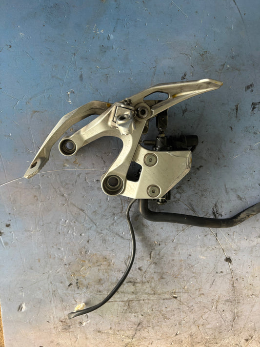 Rechte Fahrerbremsplatte Yamaha MT 09 2017/2020