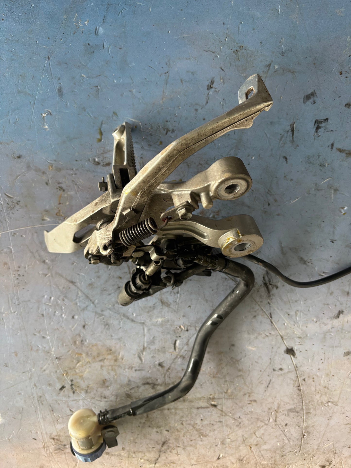 Rechte Fahrerbremsplatte Yamaha MT 09 2017/2020