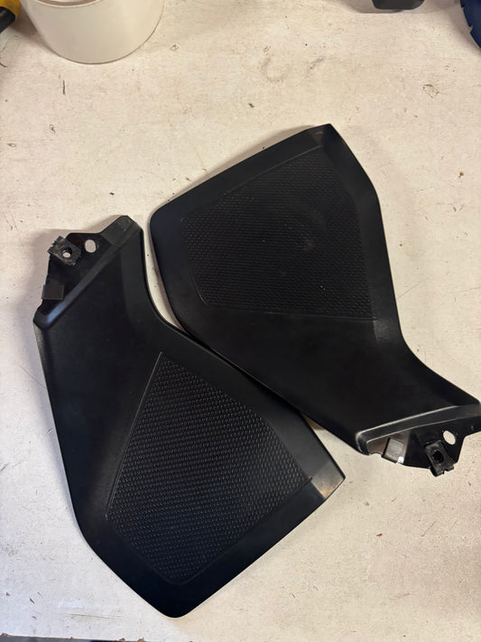 Paire Pad protection réservoir latéral droit Yamaha mt09 2013/2020