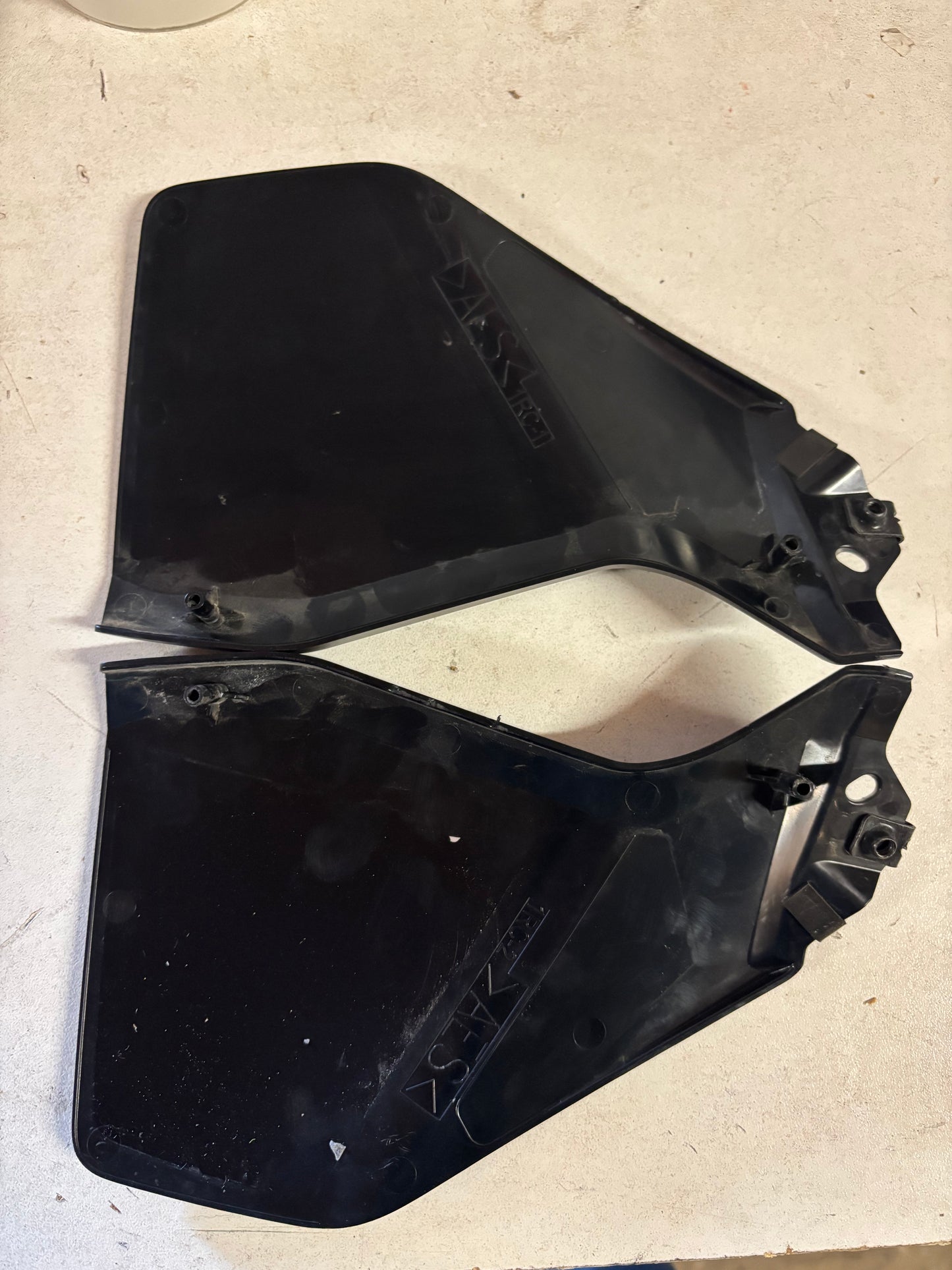 Paire Pad protection réservoir latéral droit Yamaha mt09 2013/2020