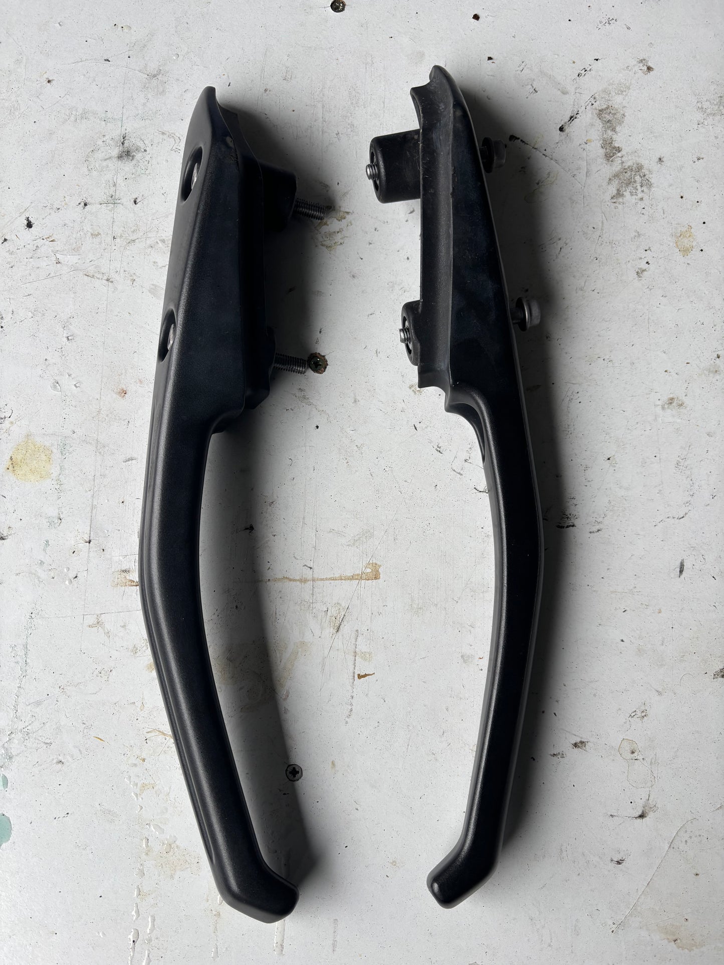 Poignée  maintien passager arrière er6n er6f Kawasaki 2009/2011 droite et gauche