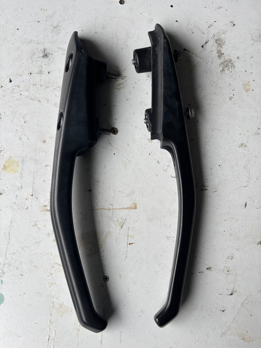 Poignée  maintien passager arrière er6n er6f Kawasaki 2009/2011 droite et gauche