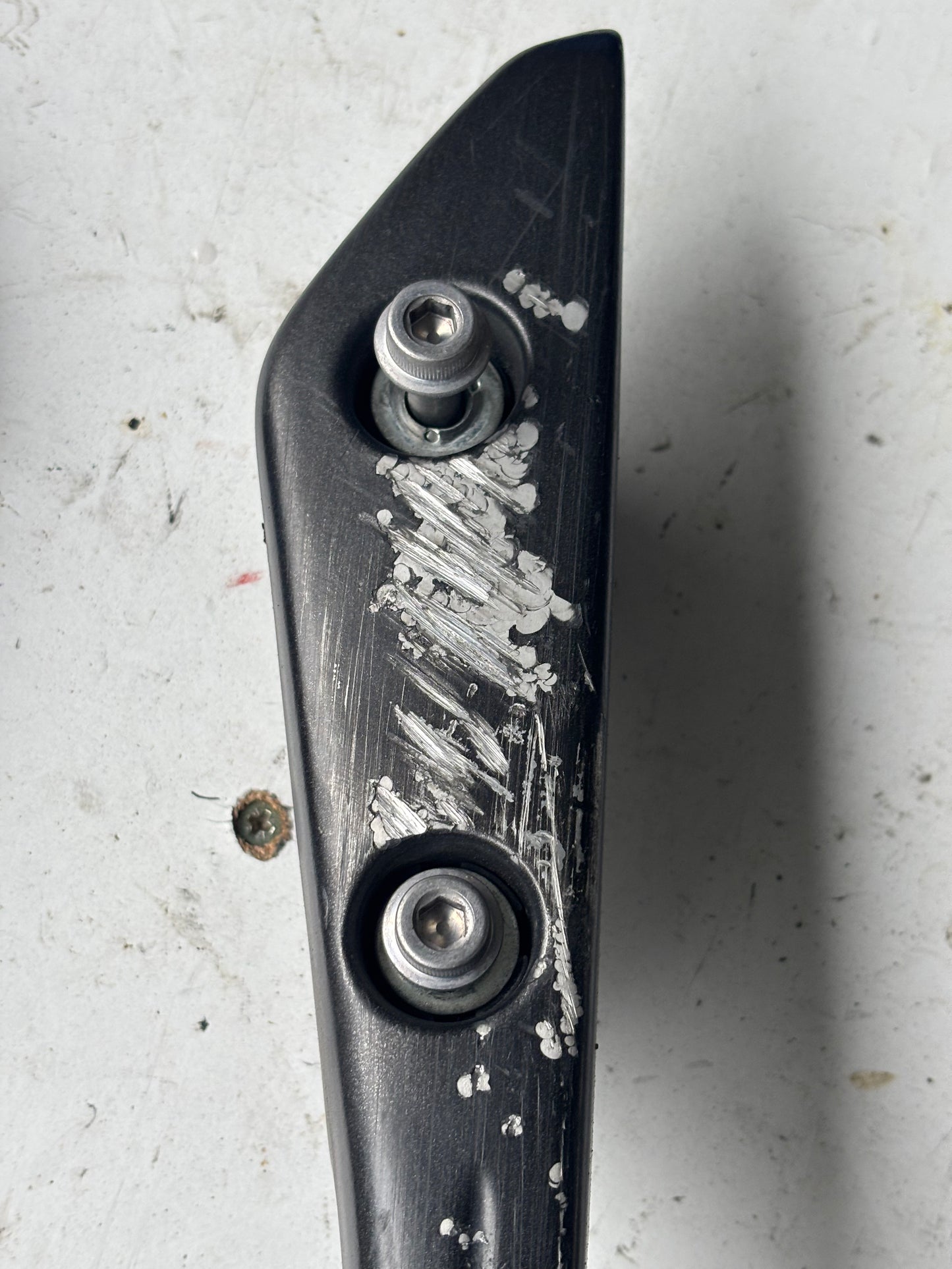 Poignée  maintien passager arrière er6n er6f Kawasaki 2009/2011 droite et gauche