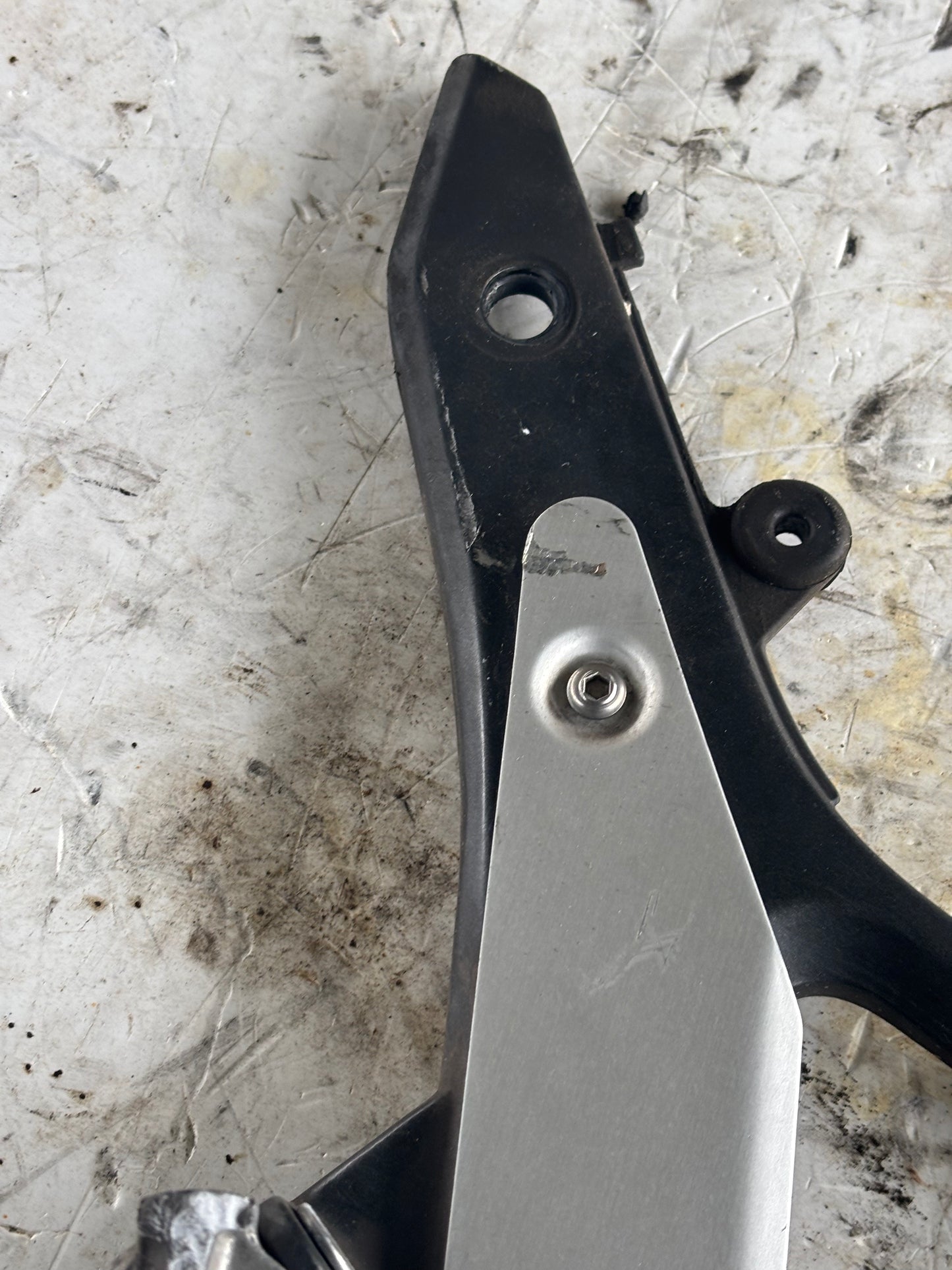 Platine gauche Kawasaki er6n Er6F 2009/2011