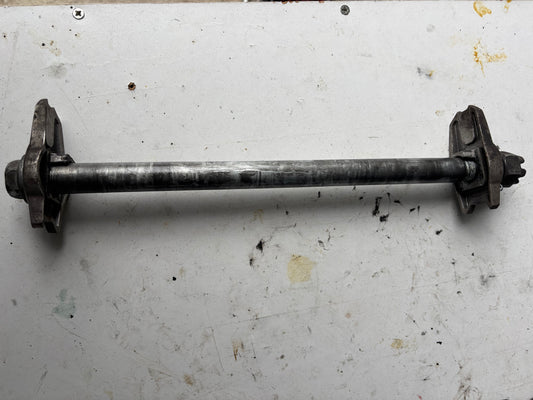 Axe de roue arrière Kawasaki Er6n er6f 2009/2011