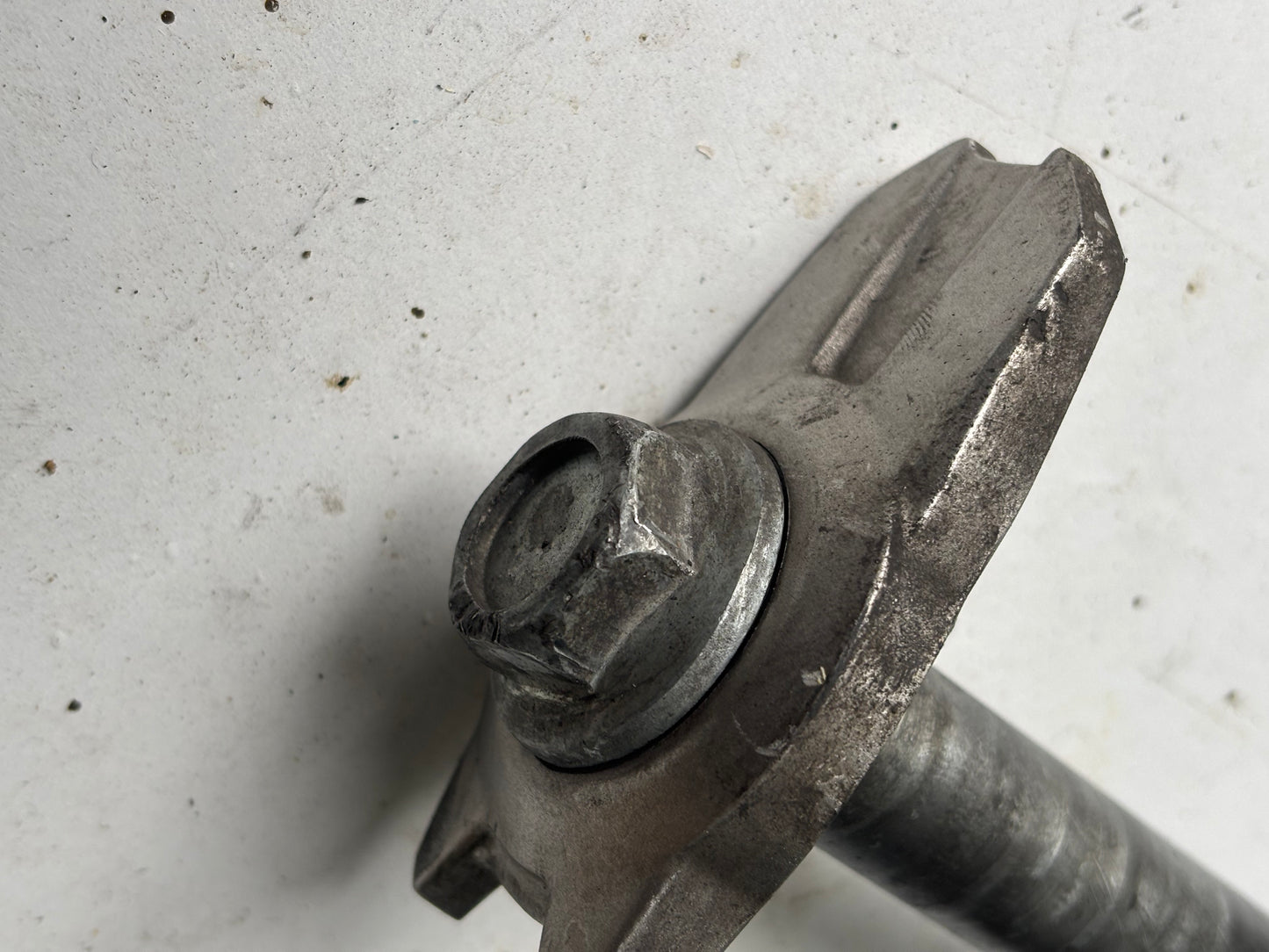 Axe de roue arrière Kawasaki Er6n er6f 2009/2011