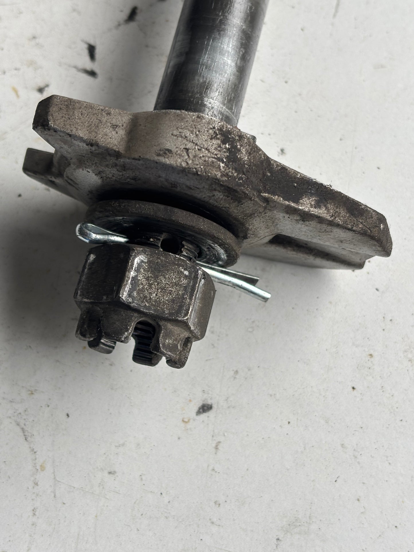 Axe de roue arrière Kawasaki Er6n er6f 2009/2011