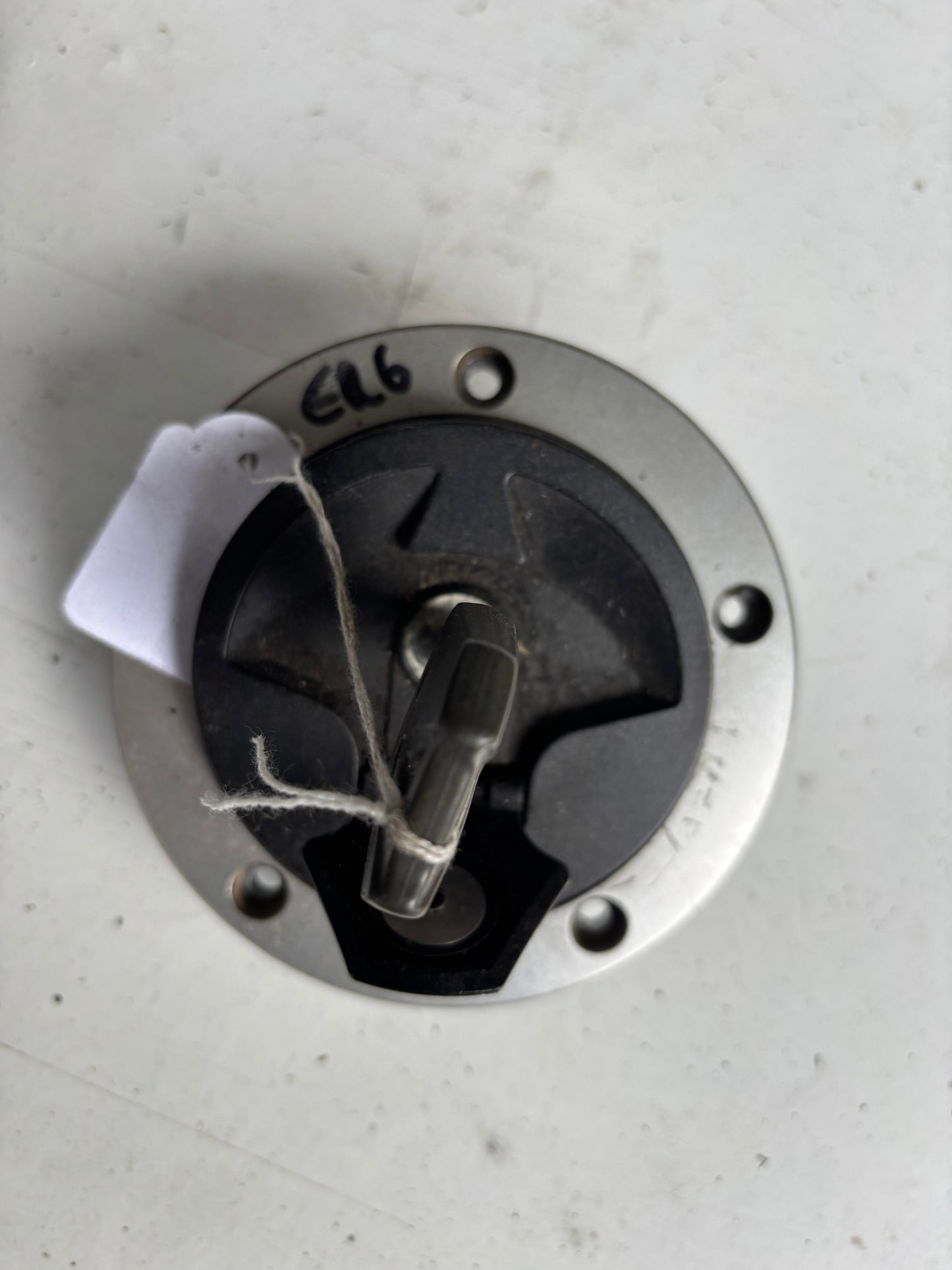 Serrure Trappe essence 1 clé Kawasaki Er6n Er6f  2005/2011