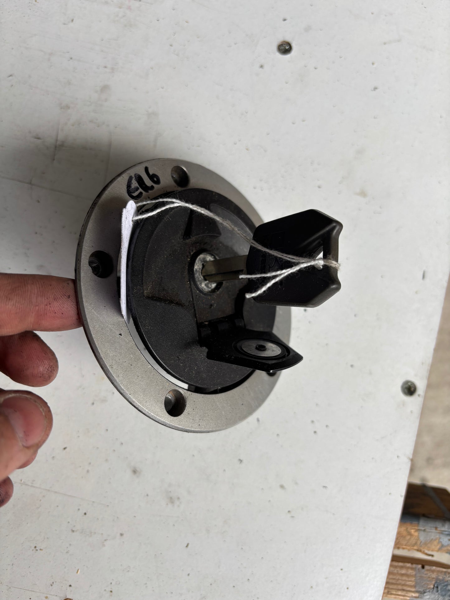 Serrure Trappe essence 1 clé Kawasaki Er6n Er6f  2005/2011