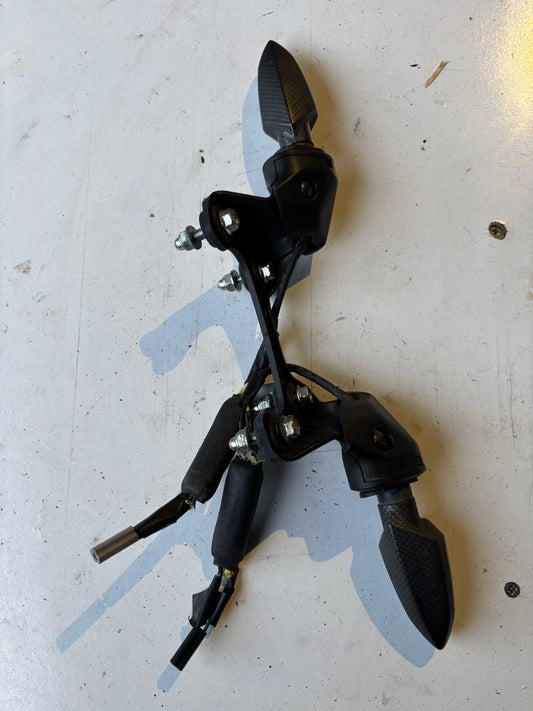 Support clignotant arrière   yamaha mt 09 2017- 2020
