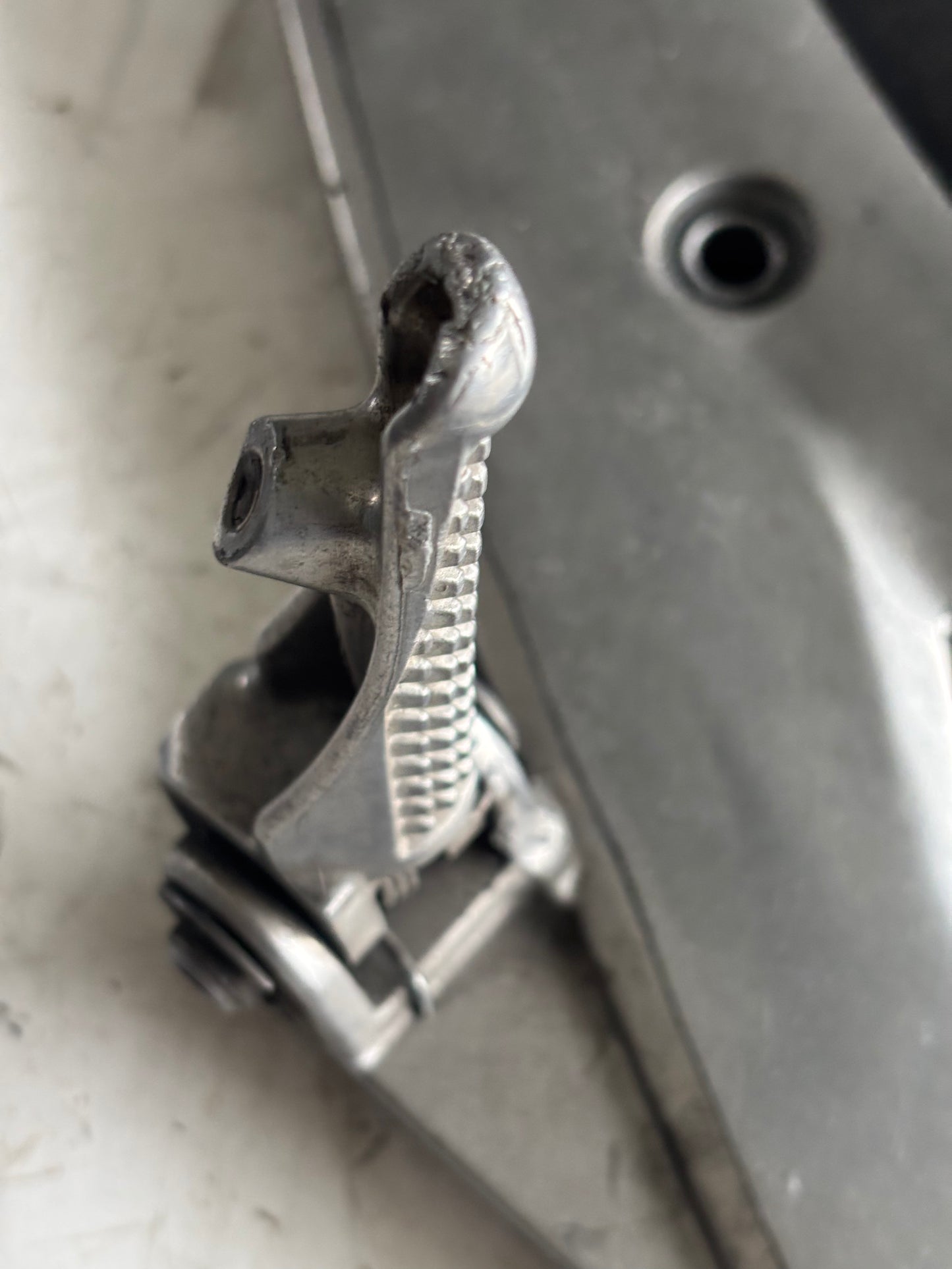 Platine repose cale pied gauche kawasaki er6n er6f 2005/2008