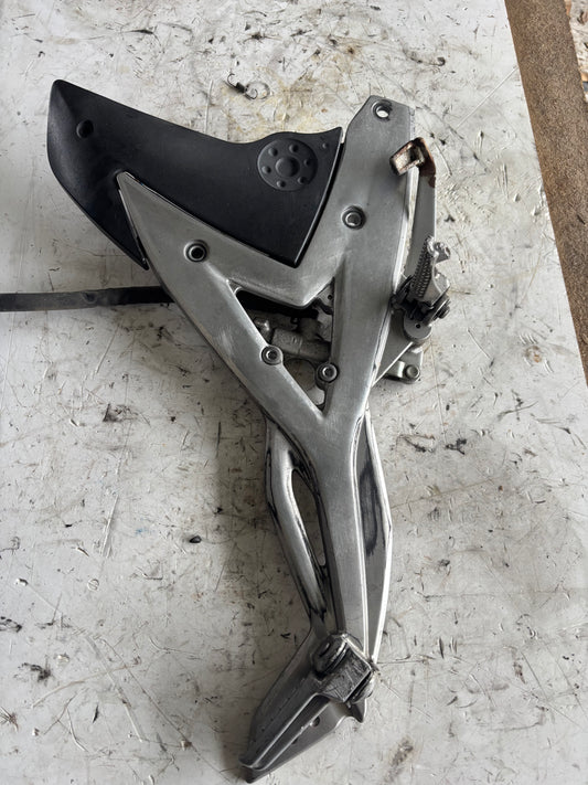 Platine repose pied droite Kawasaki Er6n er6f 2005/2008