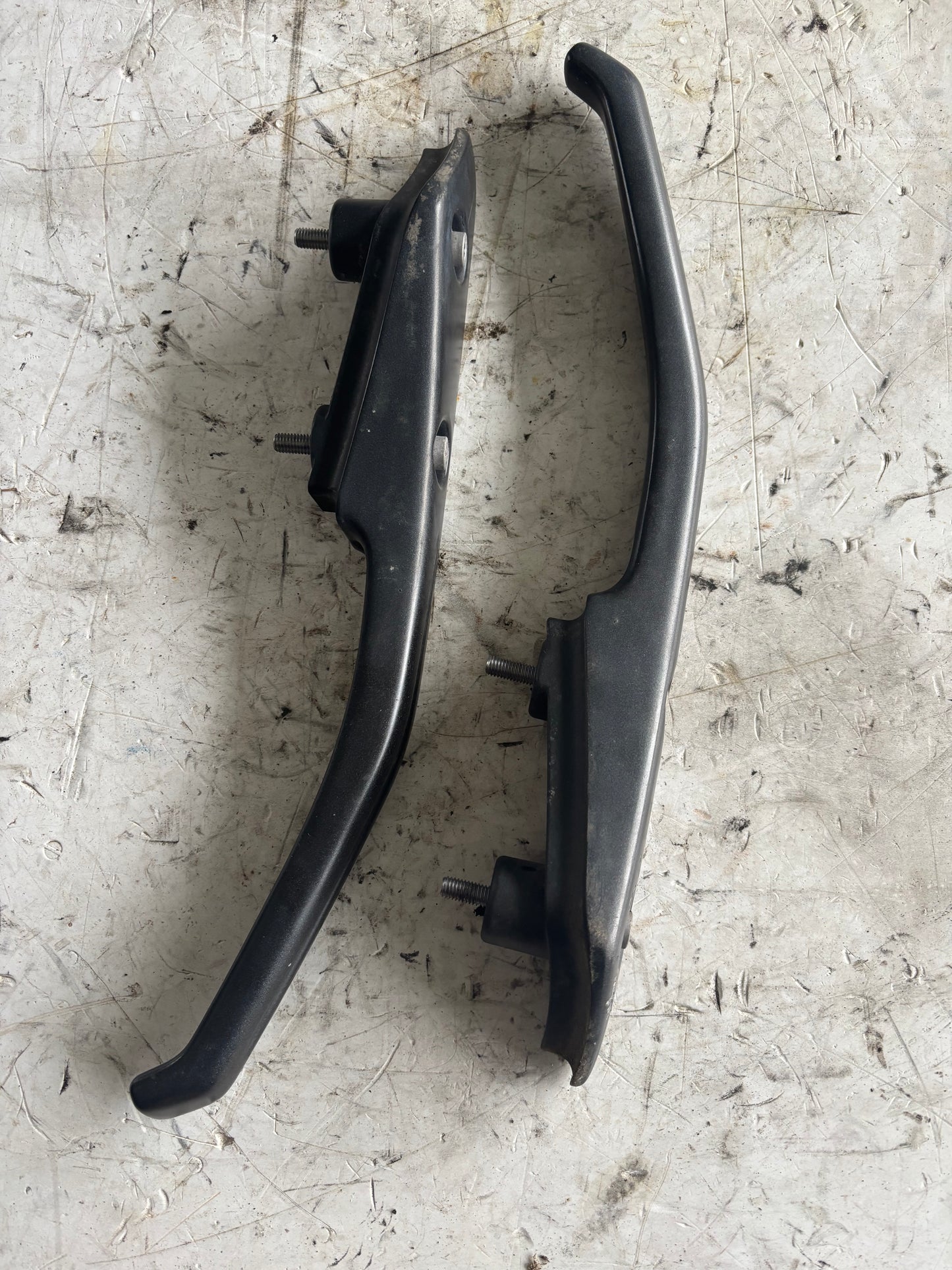 Poignée  maintien passager arrière er6n er6f Kawasaki 2009/2011 droite et gauche