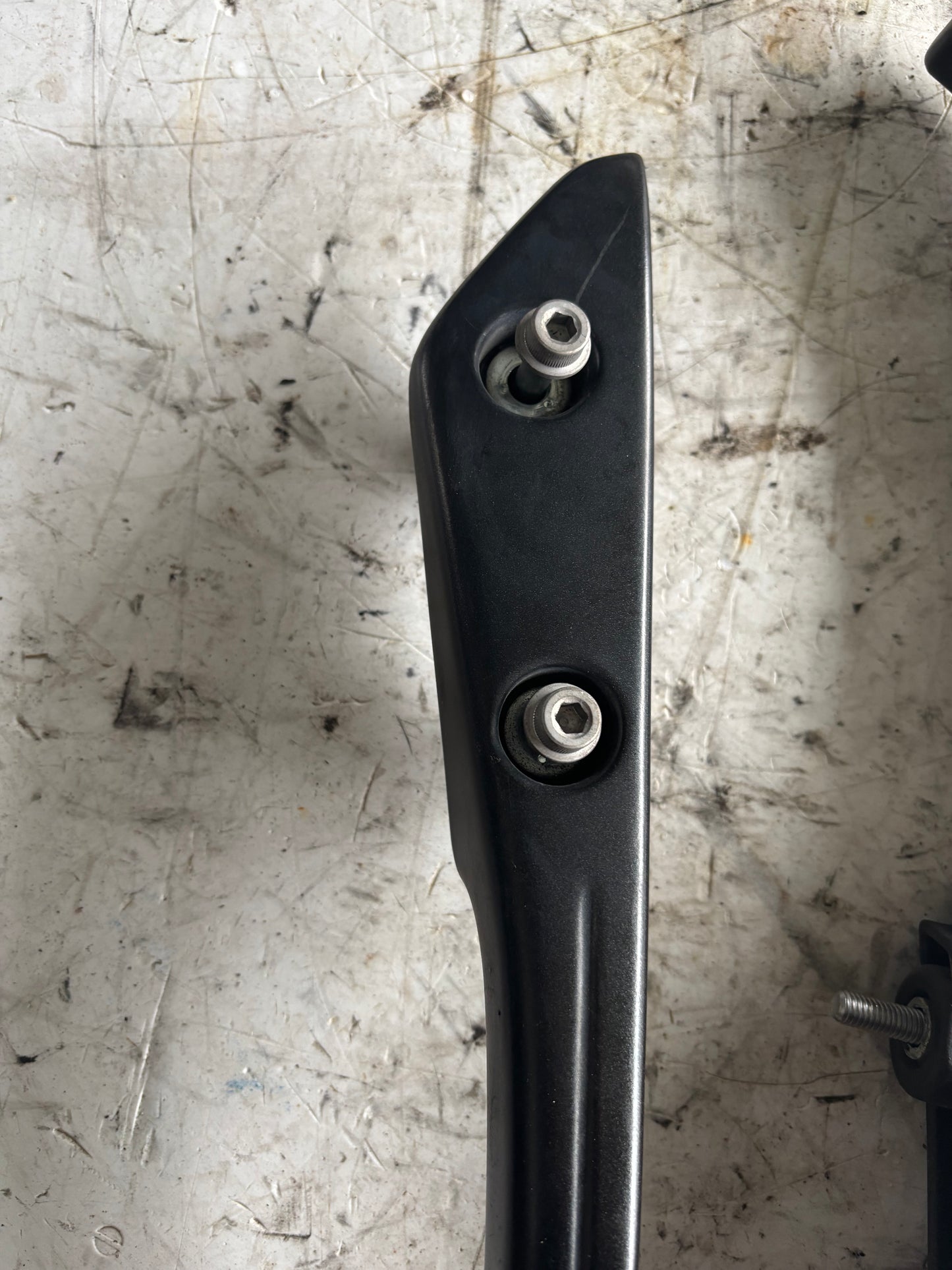 Poignée  maintien passager arrière er6n er6f Kawasaki 2009/2011 droite et gauche