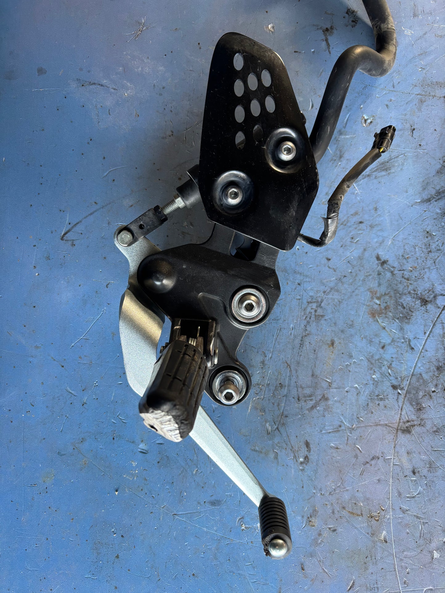 Platine droite pédale de frein complet Yamaha mt07 mt 07 2014/2024