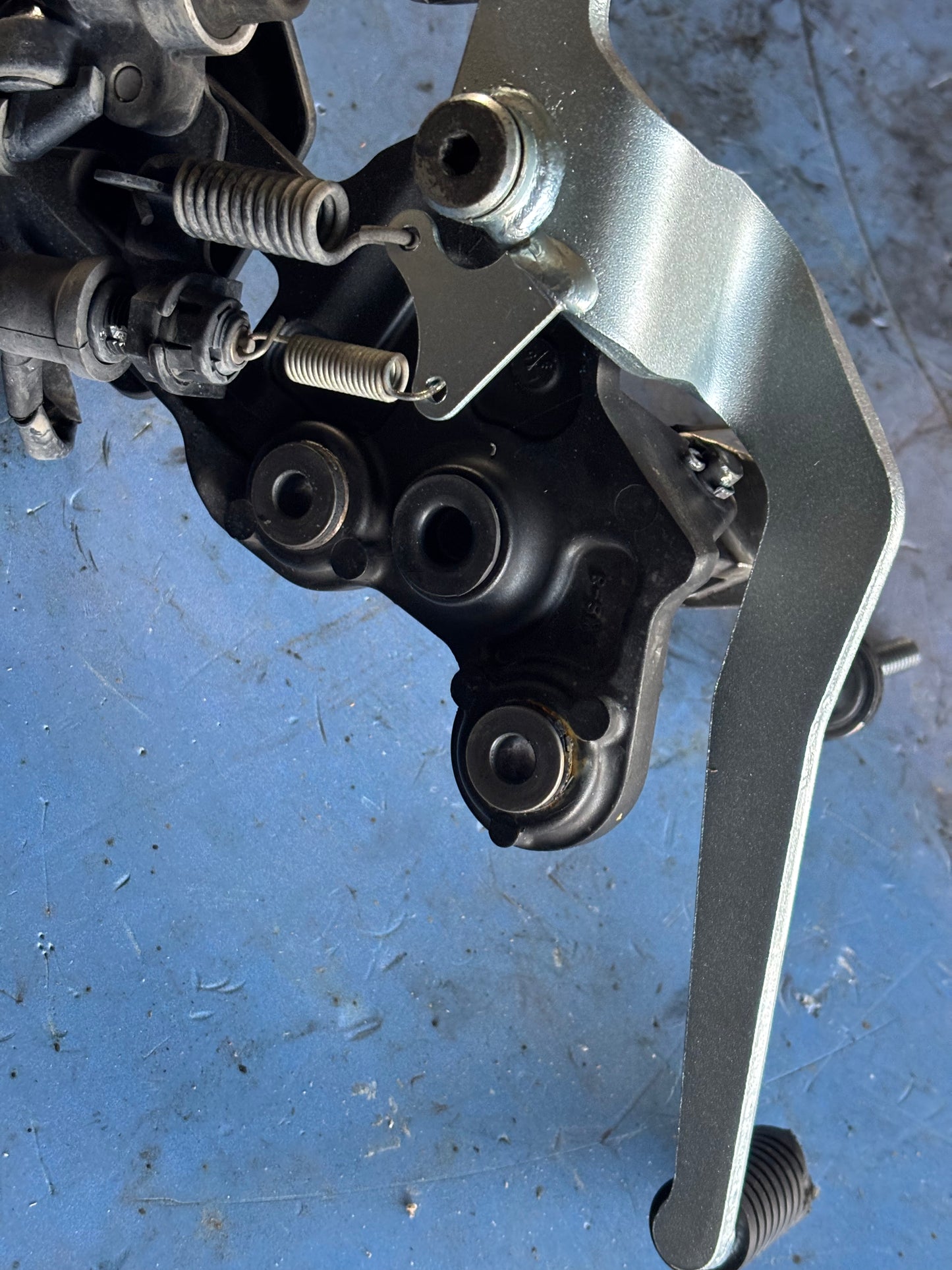 Platine droite pédale de frein complet Yamaha mt07 mt 07 2014/2024