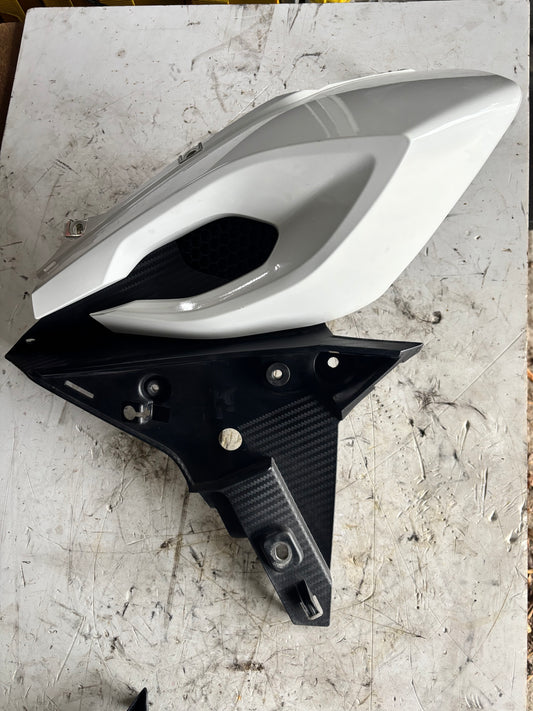 Écope Gauche avec support flanc Yamaha tracer 900 2015/2017