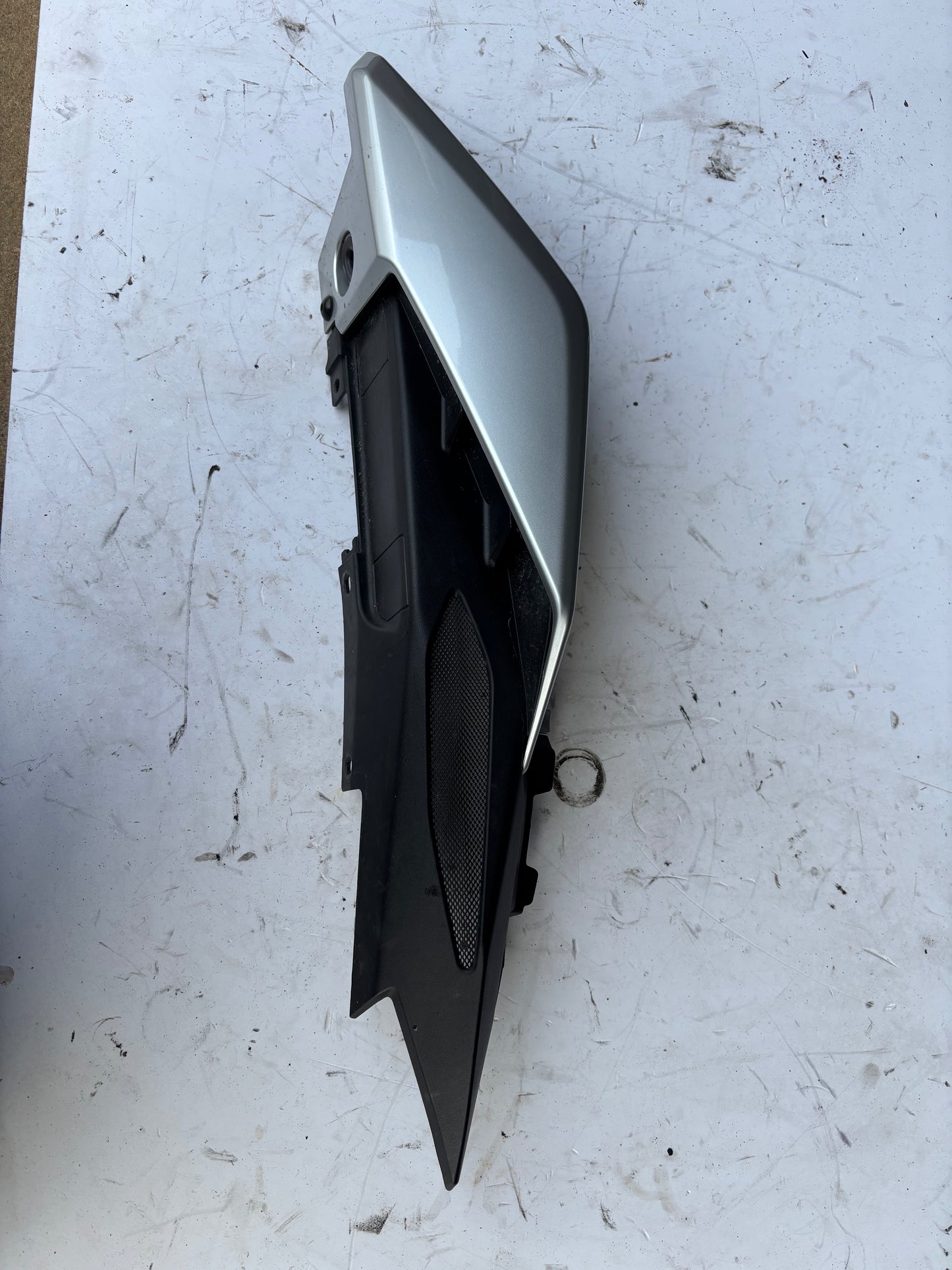 Carénage coque arrière gauche Yamaha mt09 2017/2020 SP