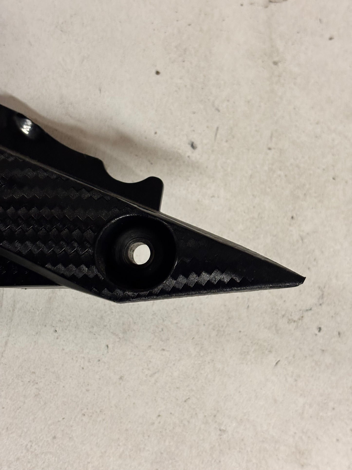 Cache latérale réservoir gauche  yamaha tracer 900 2015/2017 2PP241290100