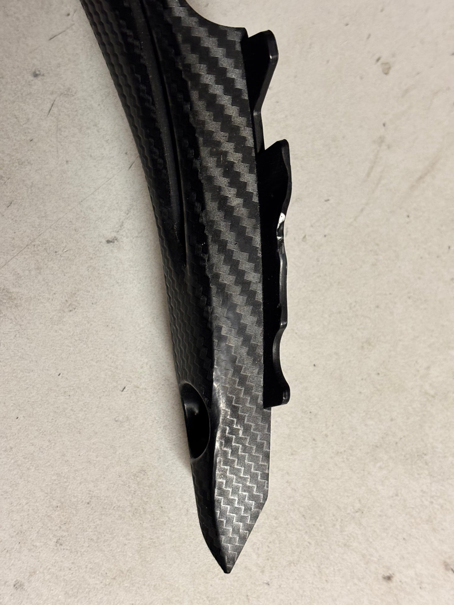 Cache latérale réservoir gauche  yamaha tracer 900 2015/2017 2PP241290100