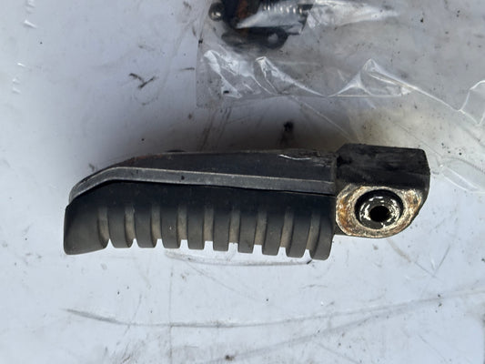 Kawasaki ER6N ER6F linke hintere Fußstütze