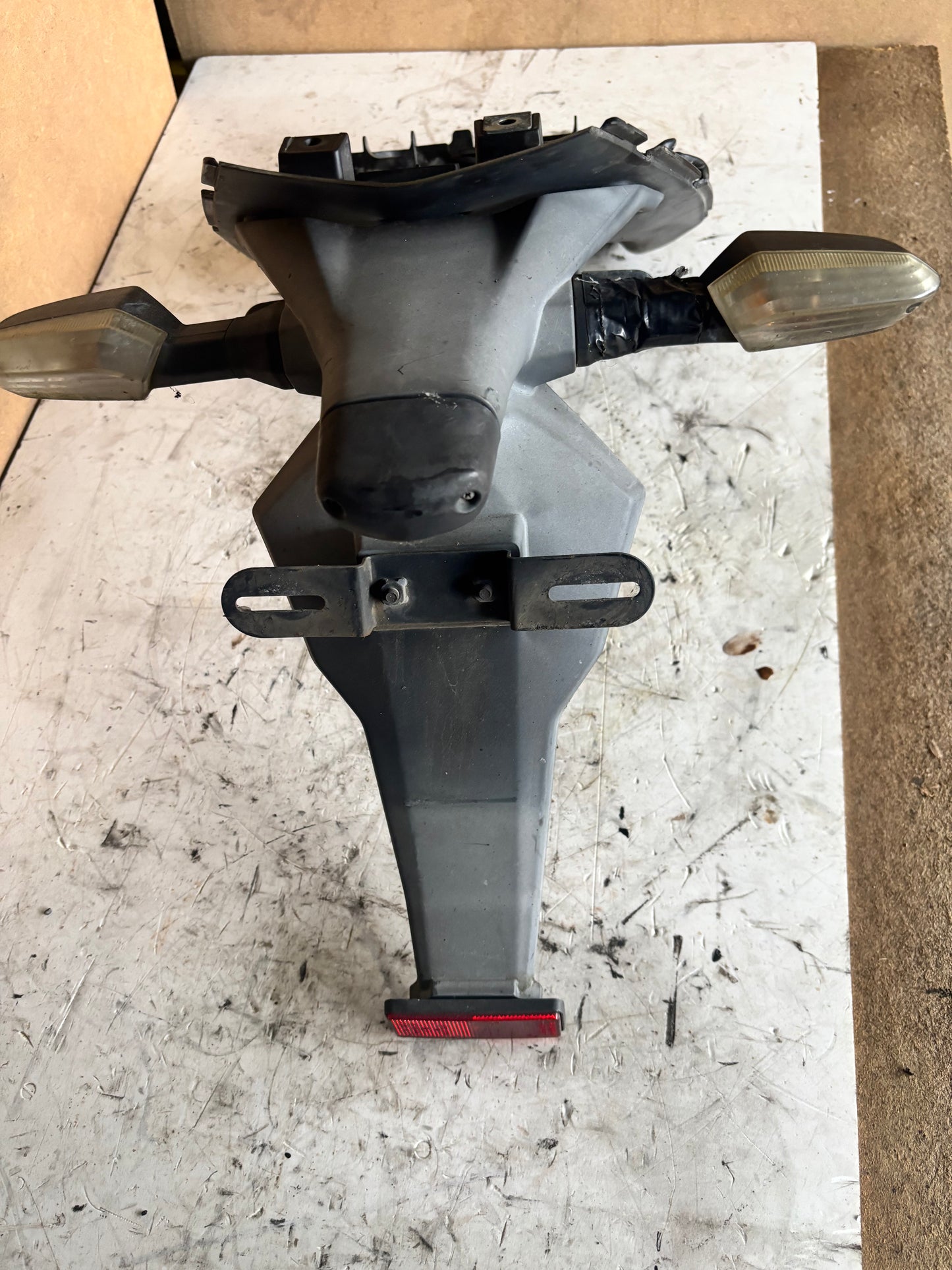 Passage de roue avec support plaque immatriculation Kawasaki Er6n 2009/2011