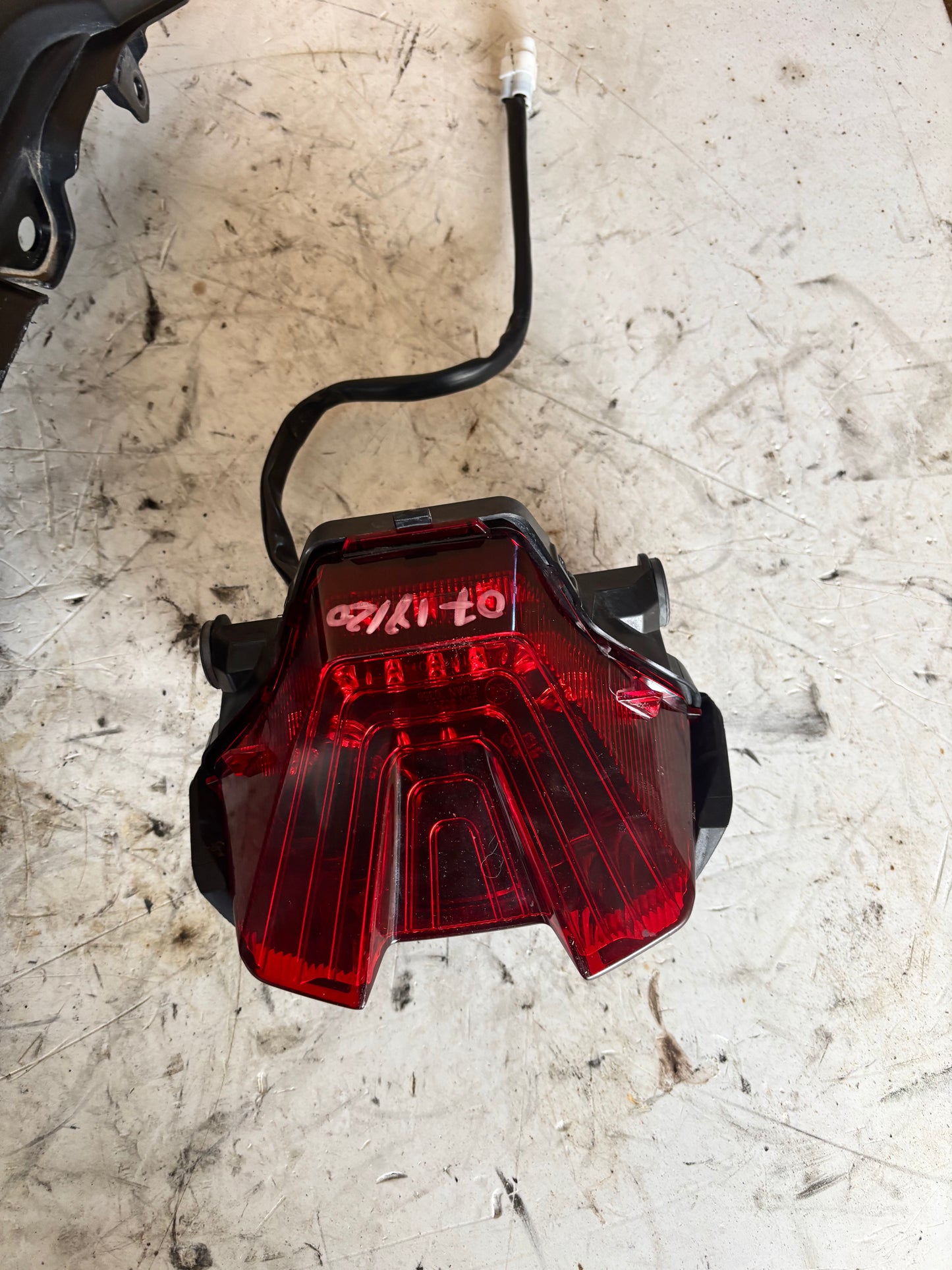 Feu arrière Yamaha mt07 2018 à 2024 B4C847100200